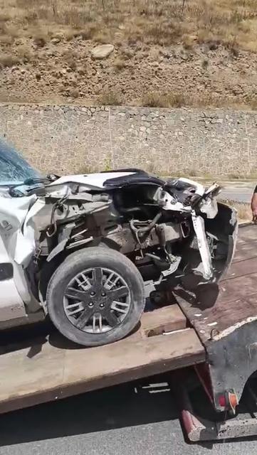 Kamyonet tıra çarptı: 1 yaralı