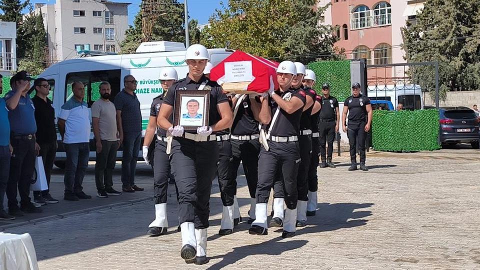 Futbol oynarken kalp krizi geçiren polis memuru, kurtarılamadı