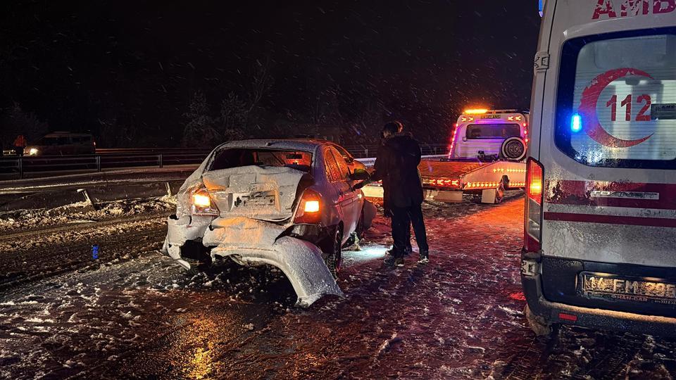 Ortalık savaş alanına döndü: 7 araç birbirine çarptı