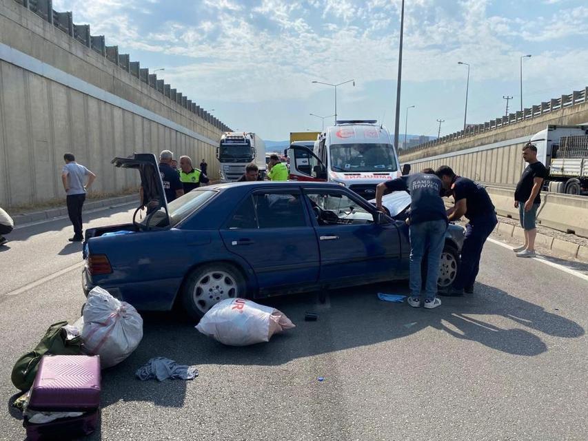Otomobil ile kamyon çarpıştı: 5 yaralı