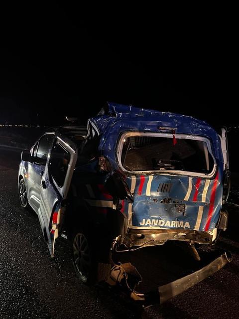 Zincirleme trafik kazası: 4 jandarma personeli yaralandı