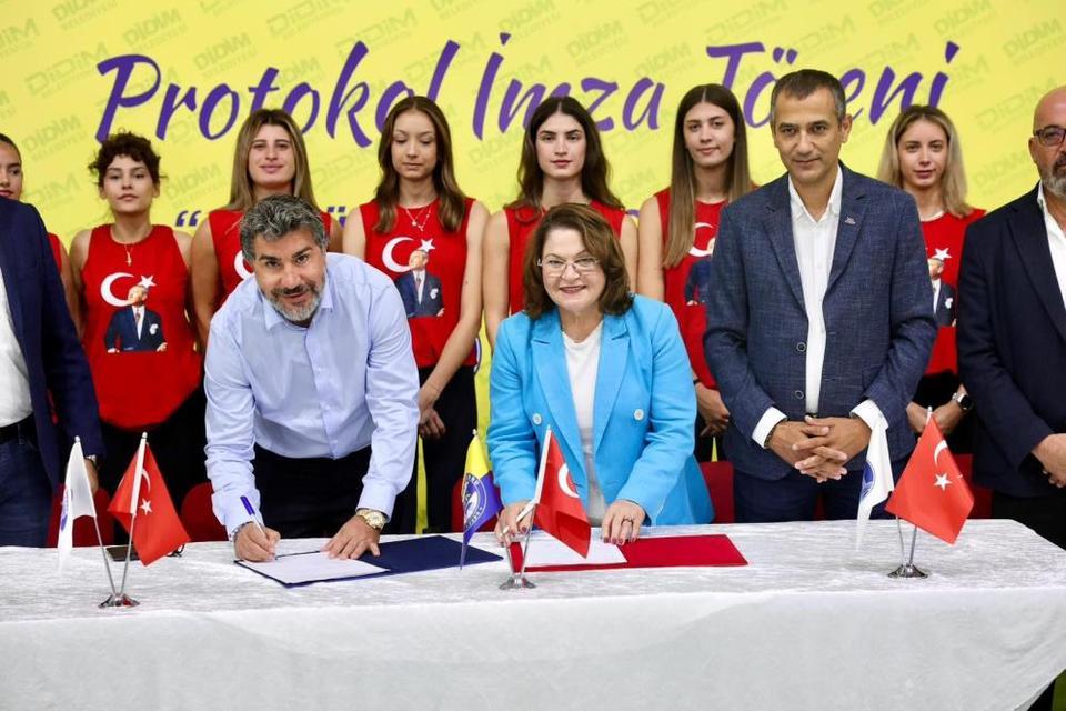 Didim'de kadın voleybol takımı yoluna daha güçlü devam edecek