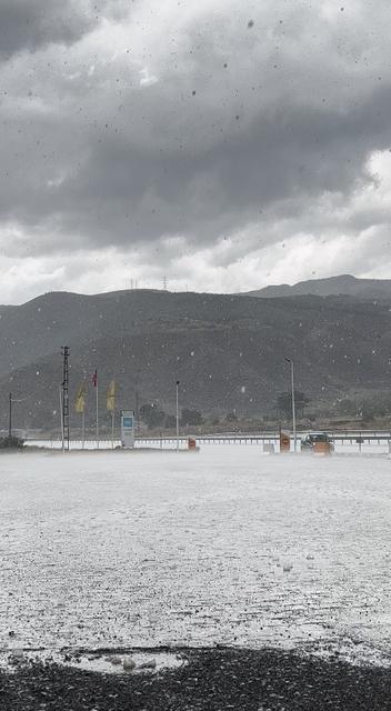 ERZİNCAN'DA SAĞANAK YAĞIŞ SELE DÖNÜŞTÜ SAKALTUTAN MEVKİİNDE DERELER AŞTI
