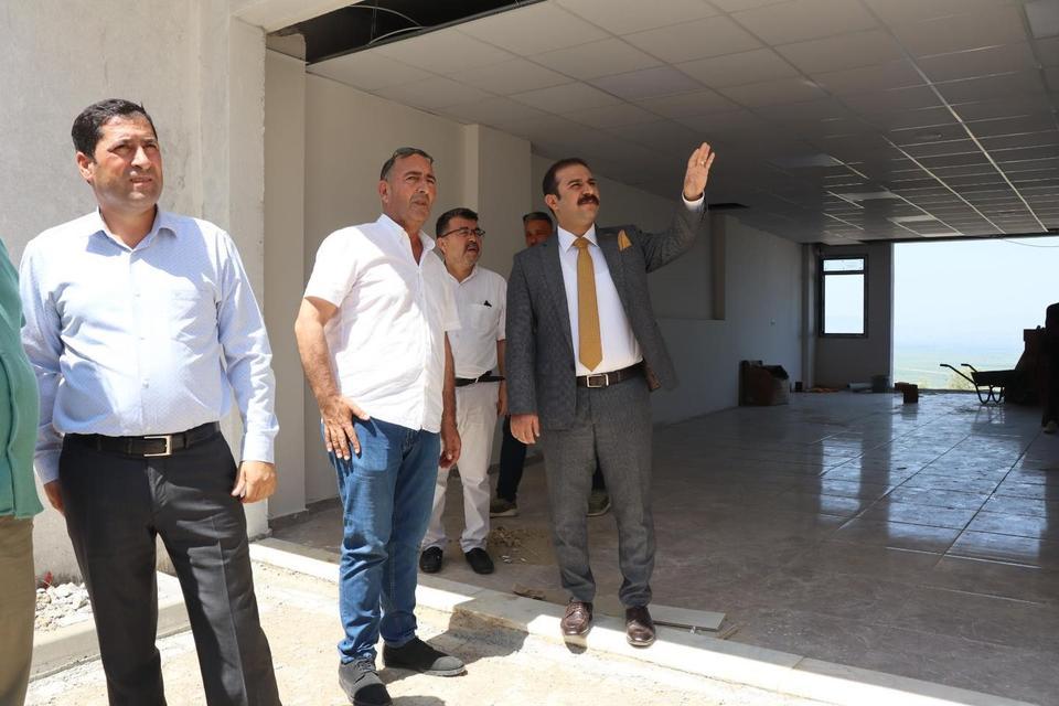 KOÇARLI KAYMAKAMI TAŞKIN CEMEVİ İNŞAATINDA İNCELEMELERDE BULUNDU