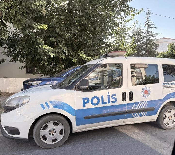 Evinin önünde silahlı saldırıya uğrayan şahıs yaralandı