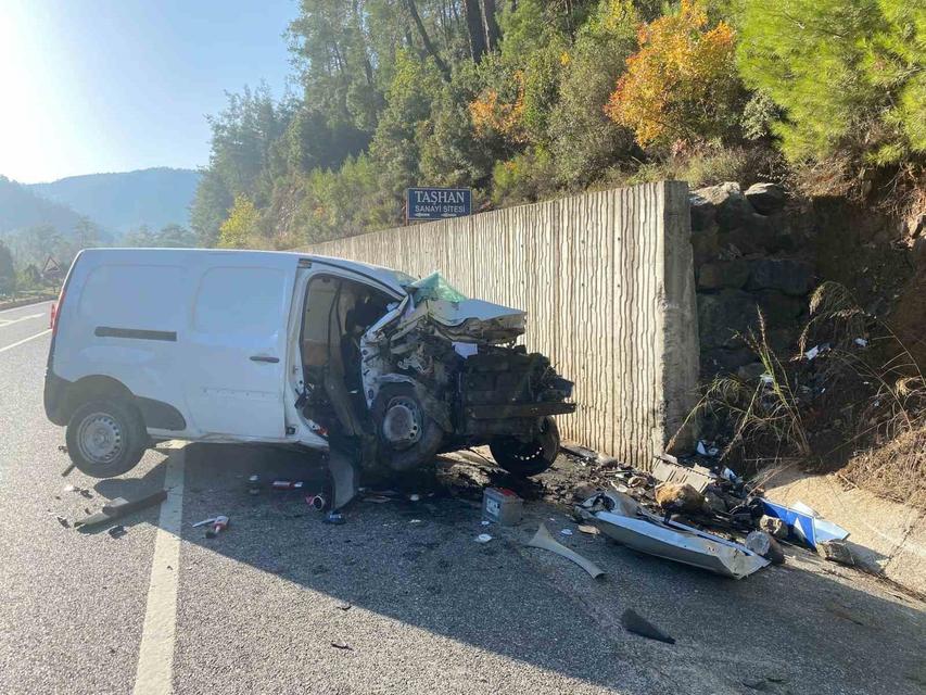 MARMARİS’TE TRAFİK KAZASI 1 YARALI 2 ÖLÜ (GÜLDEMET KIZIL/MUĞLA-İHA)