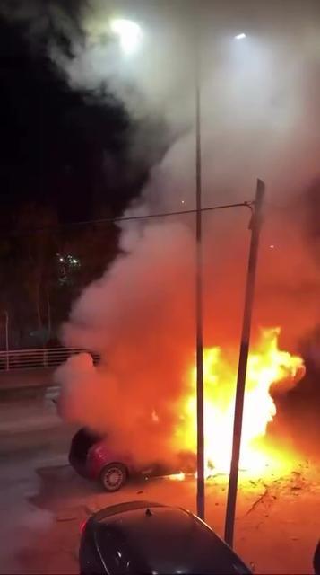 Kocaeli'de iki ayrı araç yangını: Otomobil ve tır dorsesi alev aldı