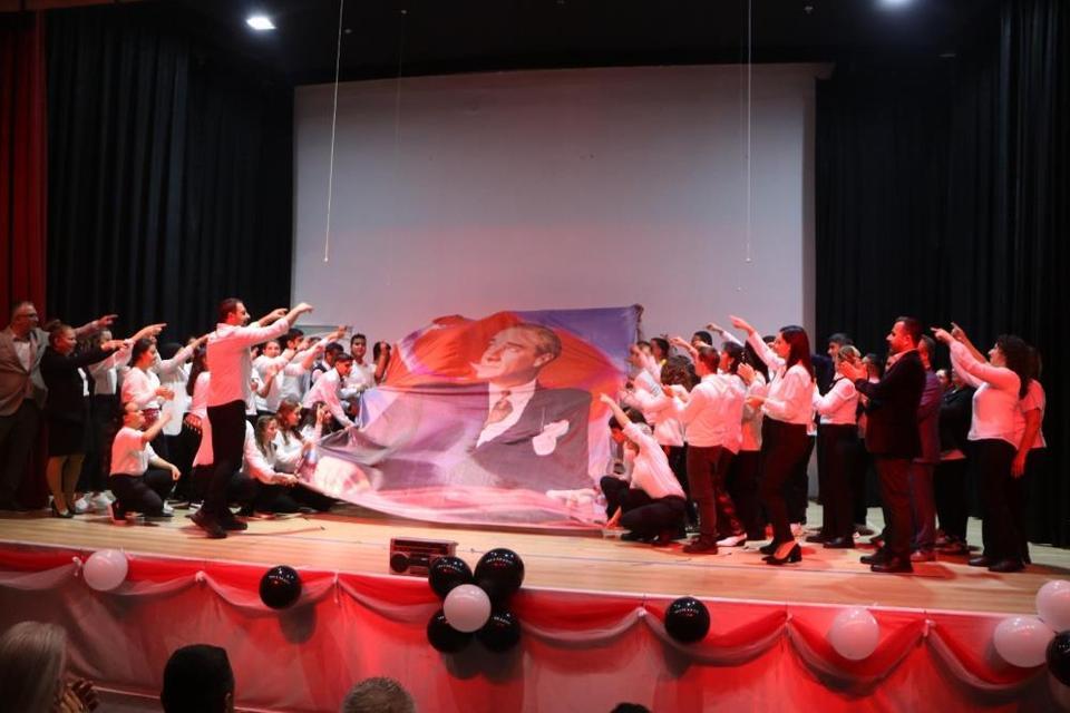 Söke'de özel öğrencilerin gösterileri ayakta alkışlandı