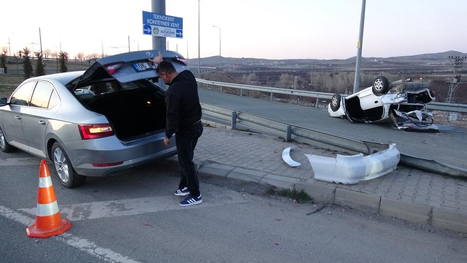 MALATYA'DA İKİ OTOMOBİL ÇARPIŞTI: 3 YARALI