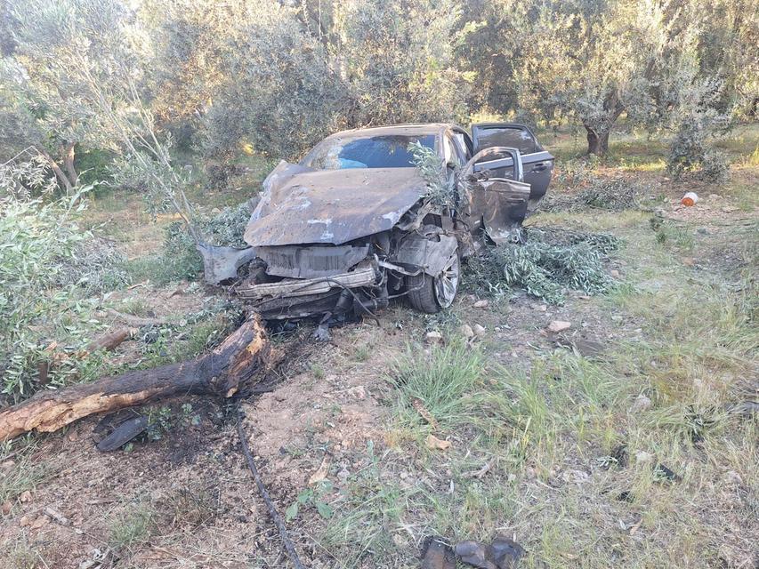 Hurdaya dönen araçtan yaralı kurtuldu