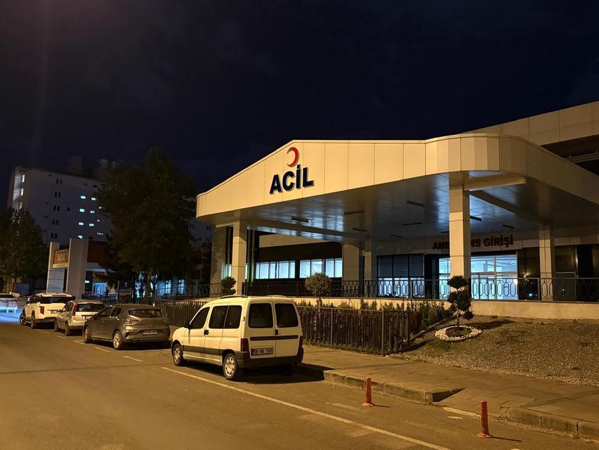 Babasının kucağındayken başına kaya parçası düşen bebek hayatını kaybetti