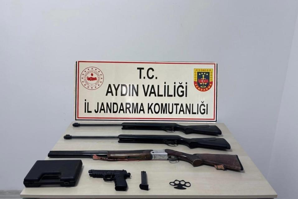 Aydın’da silah paylaşımı yapan kişinin ikametine baskın