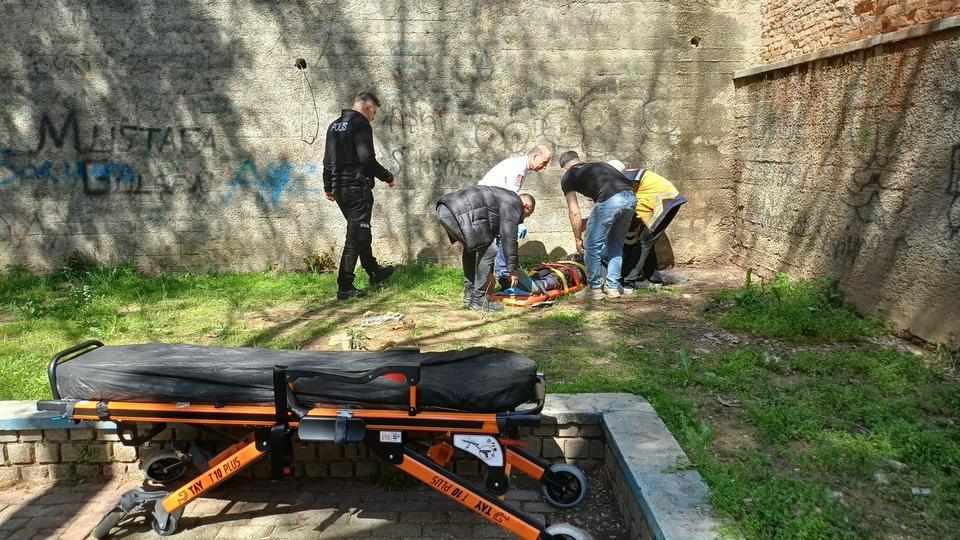Aydın'da yaşlı kadın ot toplamak isterken 5 metreden aşağı düştü