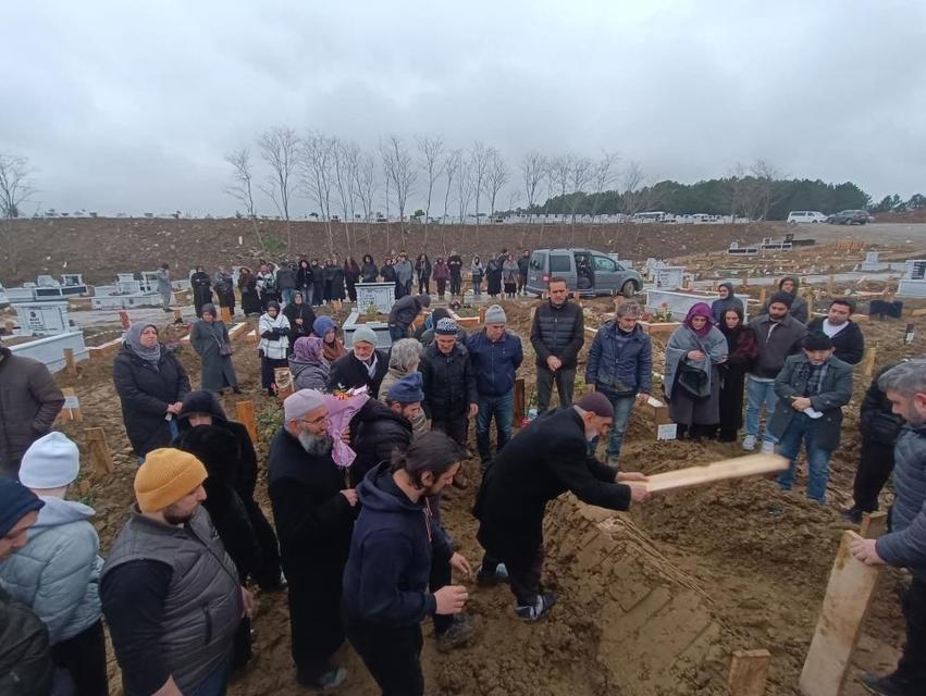 Motosiklet kazasında ağır yaralanan genç kız hayatını kaybetti