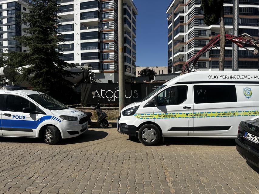 Kırılan beton pompası kolu 2 işçiyi yaraladı