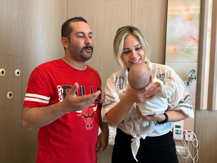 İZMİR'DE 540 GRAM OLARAK DÜNYAYA GELEN BEBEK, HAYATA TUTUNDU
