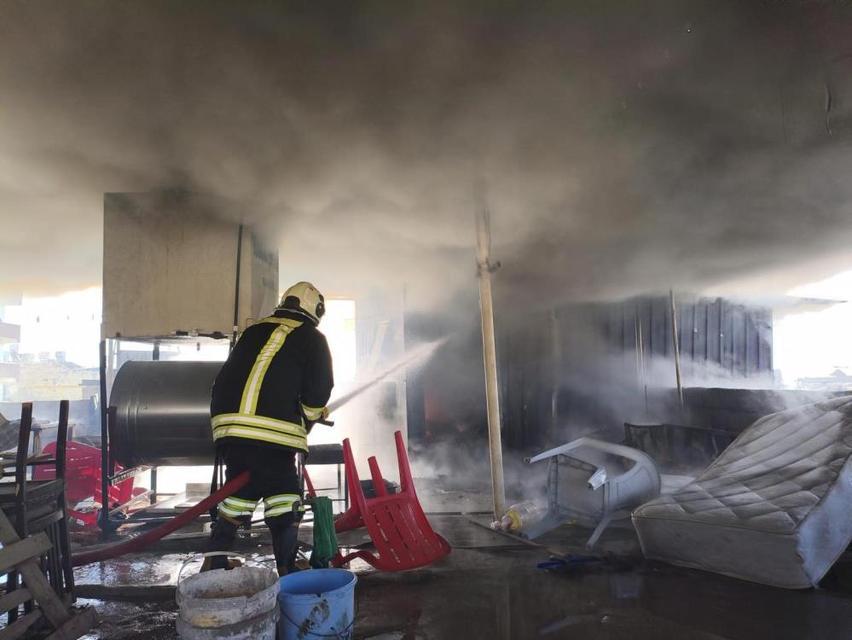 Evin çatı katı alevlere teslim oldu