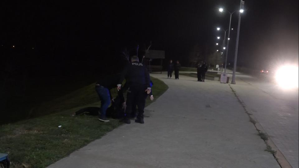 Alkollü kadın ekipleri alarma geçirdi