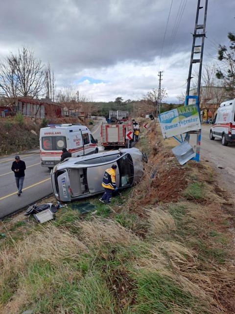 Kontrolden çıkan otomobil devrildi