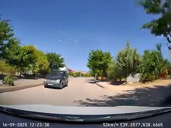 Ters yönden giden araç, trafiği tehlikeye attı