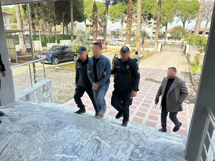 MİNİBÜSÜ KUNDAKLAYAN ŞÜPHELİ POLİSTEN KAÇAMADI