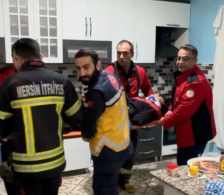 MERSİN'DE 3. KATTAN HAVALANDIRMA BOŞLUĞUNA DÜŞEN ÇOCUK HAYATINI KAYBETTİ