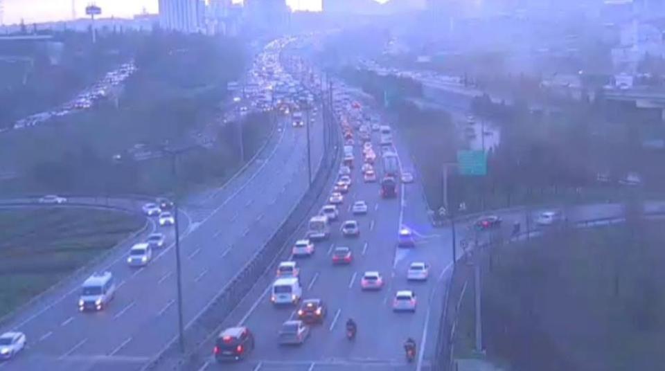 Sabah saatlerinde zincirleme trafik kazası