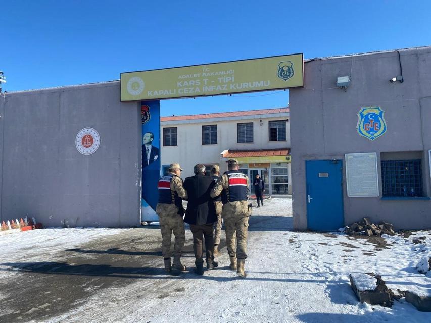 KARS'TA 4 YIL HAPİS CEZASI BULUNAN 2 KİŞİ YAKALANDI