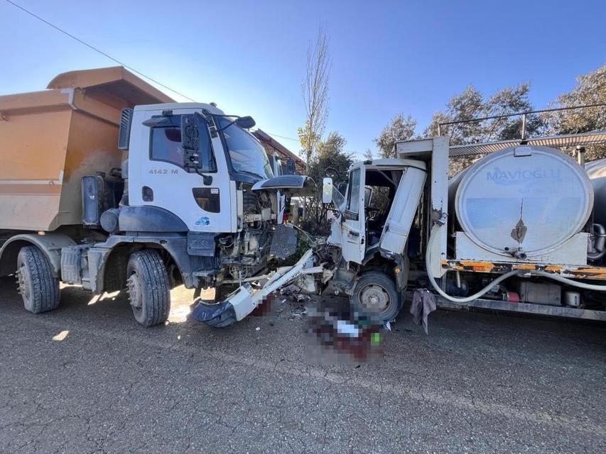 Kamyon ile kamyonet çarpıştı: 1 yaralı