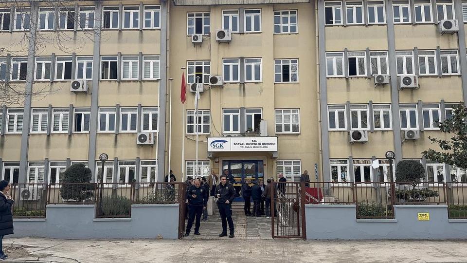 Kamu binasında dehşet: Avukat tabancayla vuruldu