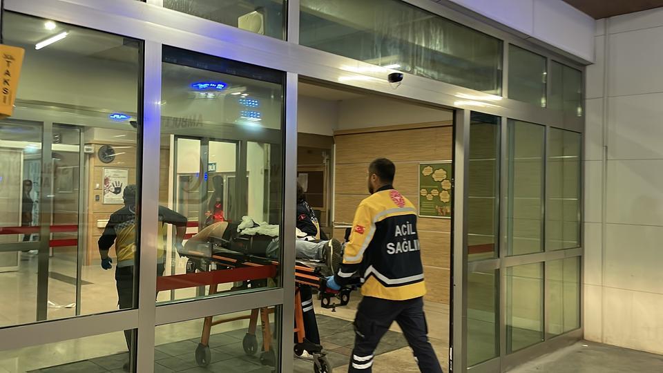 Sokak ortasında bıçaklı kavga: 1 yaralı