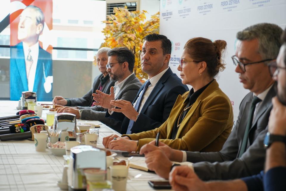 BAŞKAN ZEYREK TEHDİT EDİLDİĞİNİ AÇIKLADI MANİSA BÜYÜKŞEHİR BELEDİYE BAŞKANI FERDİ ZEYREK: "BEN NE İSTEDİKLERİ İHALELERİ VERECEĞİM, NE TEHDİTLERLE BENDEN İSTENEN PARALARI VERECEĞİM"