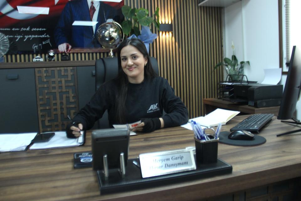 SANAYİNİN 'MERYEM USTA'SI HAYALİNE KAVUŞTU, ARTIK İŞİNİN PATRONU 'ERKEK İŞİ' DİYENLERE 3 DİPLOMA VE KENDİ İŞ YERİYLE YANIT VERDİ