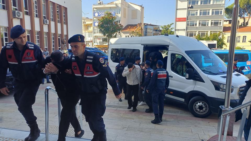 Aydın'da uyuşturucu operasyonunda yakalanan 98 şüpheli adliyeye sevk edildi