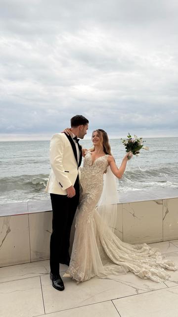 RİZE'DE GELİN DAMAT ŞEHİR İÇİ MİNİBÜSLE SALONA GİTTİ RİZE'DE DÜNYA EVİNE GİREN ÇİFT GELİN ARABASI YERİNE ŞEHİR İÇİ MİNİBÜSÜNÜ TERCİH ETTİ