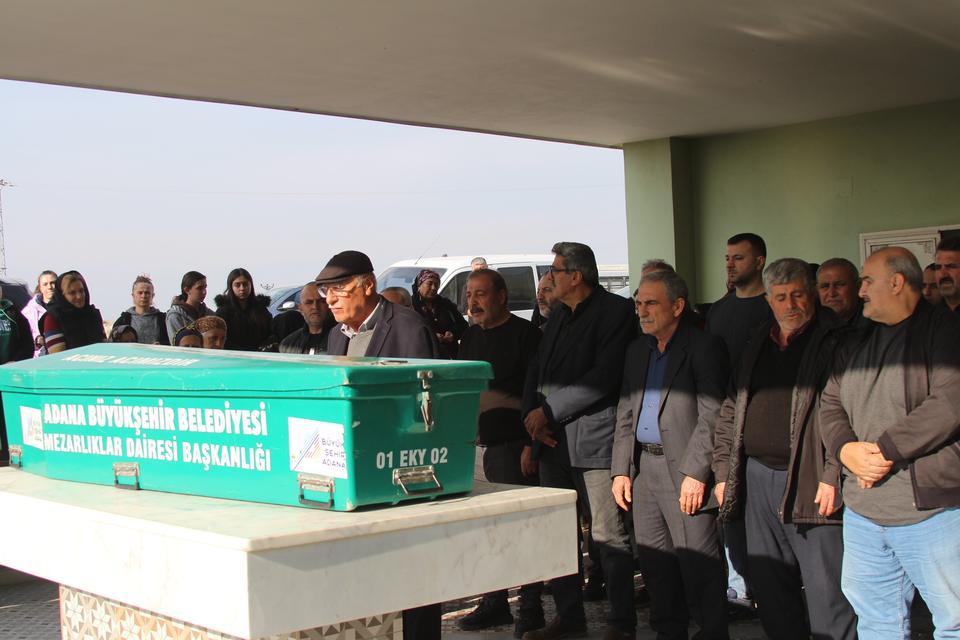 ANNENİN FERYADI YÜREKLERİ DAĞLADI: BABALARININ ÖLDÜRDÜĞÜ KARDEŞLER TOPRAĞA VERİLDİ CİNAYETTE KAN DONDURAN DETAY: BABA SES ÇIKMAMASI İÇİN YASTIKLA ÇOCUKLARININ AĞZINI KAPATIP UYKULARINDA ÖLDÜRMÜŞ