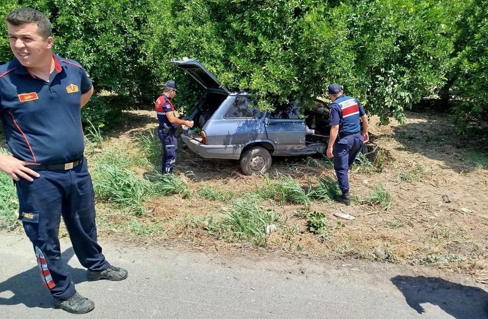 Aydın'da yoldan çıkan otomobil ağaca çarptı: 1 yaralı