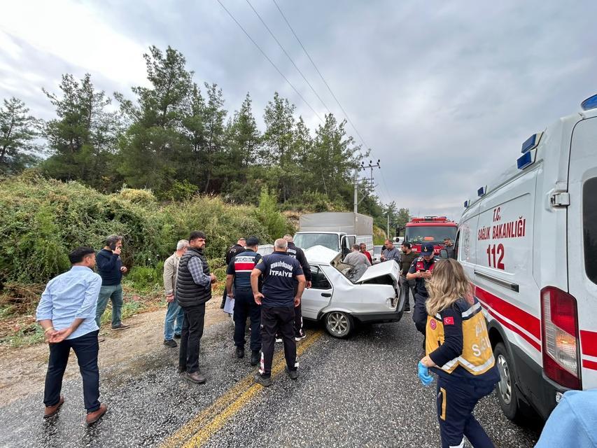 BOZDOĞAN'DA TRAFİK KAZASI: 1 ÖLÜ, 2 YARALI
