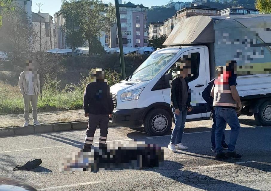 Kamyonun çarptığı kadın hayatını kaybetti