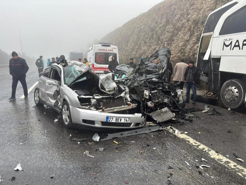 Karayolunda kaza: 2 ölü, çok sayıda yaralı