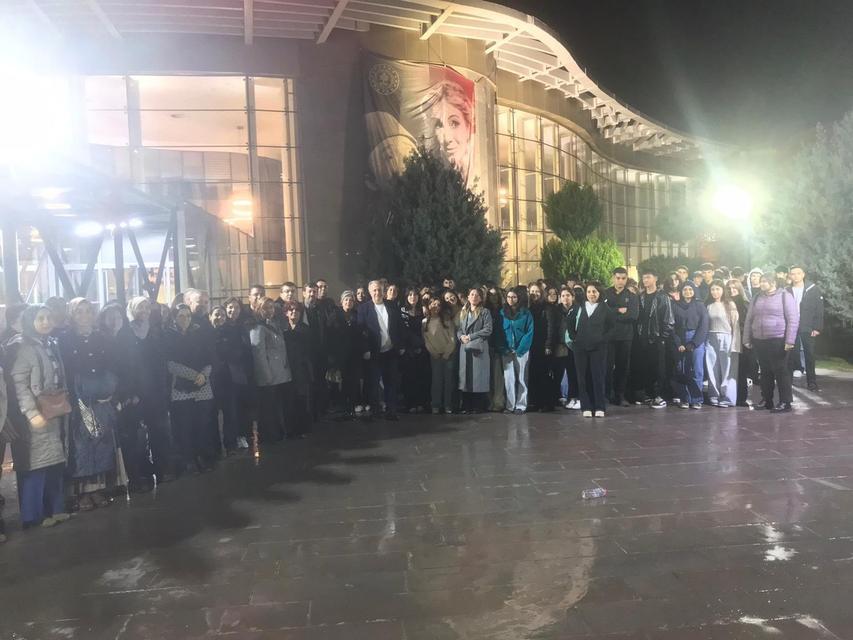 KARACASU'DA ÖĞRENCİLER TİYATROYLA BULUŞTU