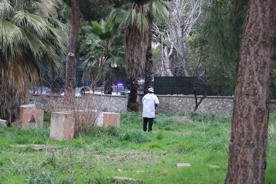 BIÇAKLANARAK ÖLDÜRÜLEN YAŞLI ÇİFTİN EVİNDE İNCELEMELER SÜRÜYOR