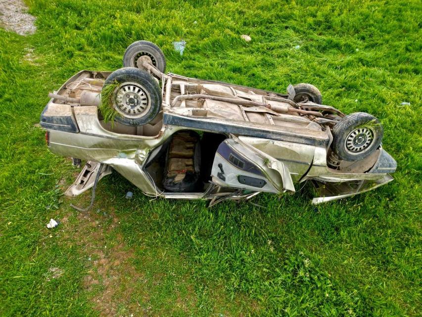 Şarampole devrilen otomobilde 1 kişi öldü, 4 kişi yaralandı