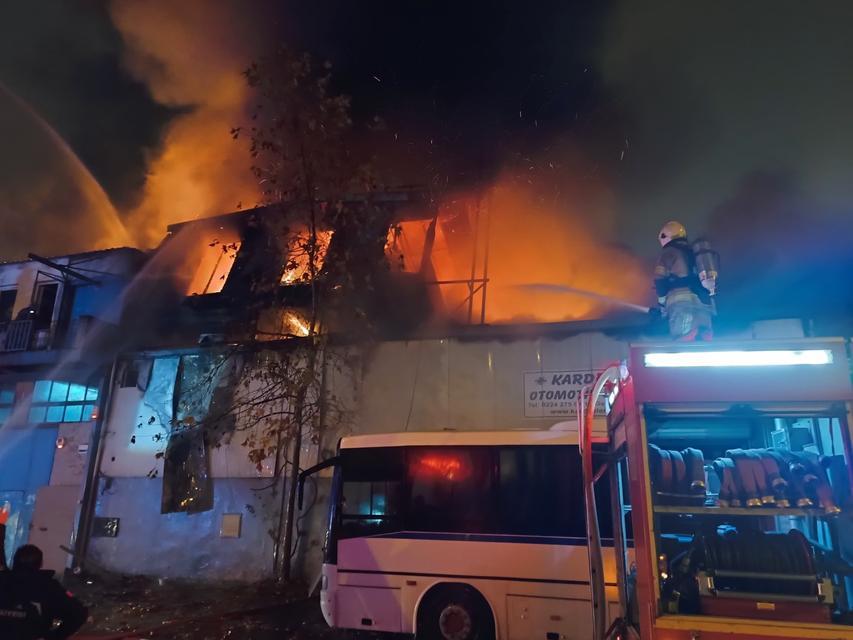 Yangın, 4 işletmede maddi hasara yol açtı