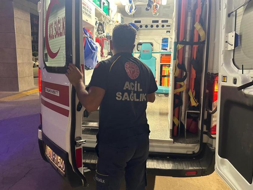 Parkta düşen çocuk, yaşam savaşı veriyor