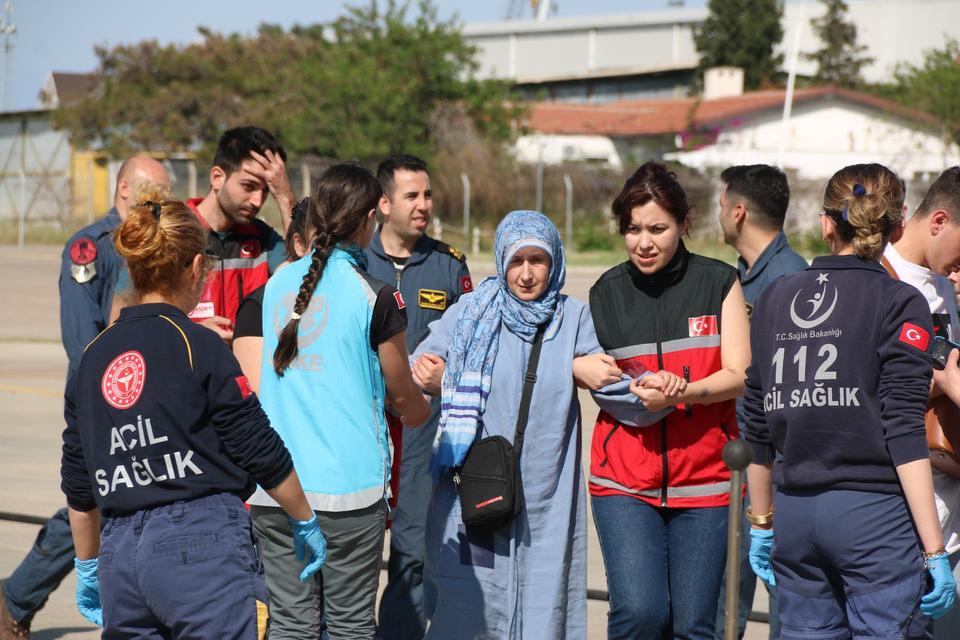 ANTALYA'DA TELEFERİK OPERASYONU 23 SAATTE TAMAMLANDI, 174 KİŞİ KURTARILDI AFAD BAŞKANI OKAY MEMİŞ: "HEYELAN OLDUĞUNA İLİŞKİN OLARAK HENÜZ BİR TESPİT BULUNMAMAKTADIR" "TELEFERİK DİREĞİNİN TEPESİNDEKİ BİR VİDA KIRIĞI NETİCESİNDE BU KAZANIN MEYDANA GELDİĞİNİ İFADE ETMEK İSTERİM"