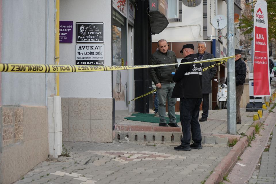 Avukatlık bürosunda kayınpeder dehşeti: Gelinin kız kardeşini öldürdü, gelinini ağır yaraladı