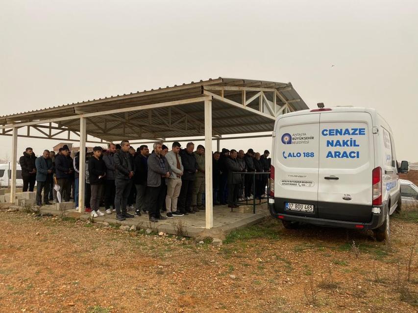 Askerden yeni dönmüştü: Kazada can veren anne ve oğul son yolculuğuna uğurlandı