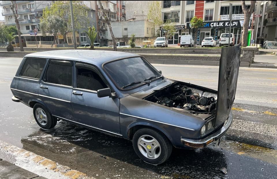 Aydın'da seyir halindeki otomobil yandı
