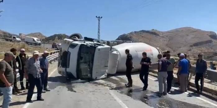 Beton mikseri devrildi: 1 yaralı
